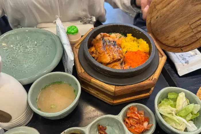 고소한 장어 솥밥