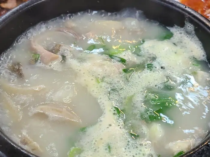뽀얀 순댓국 클로즈업