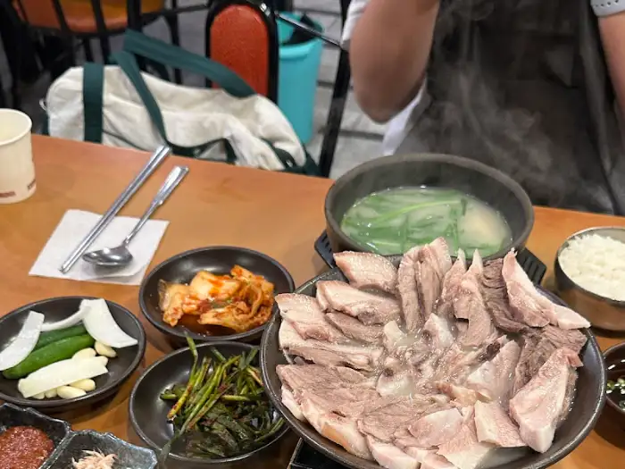 수육백반 메인 사진 1