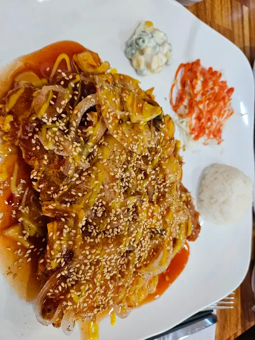 양파치즈돈까스 다른 각도 이미지