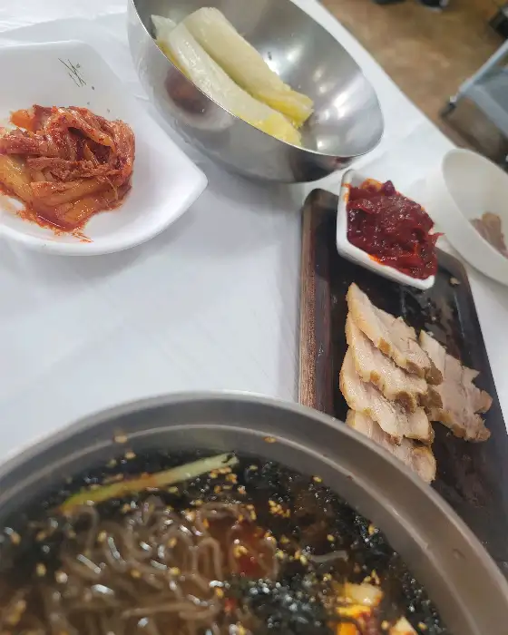 기본찬과 막국수
