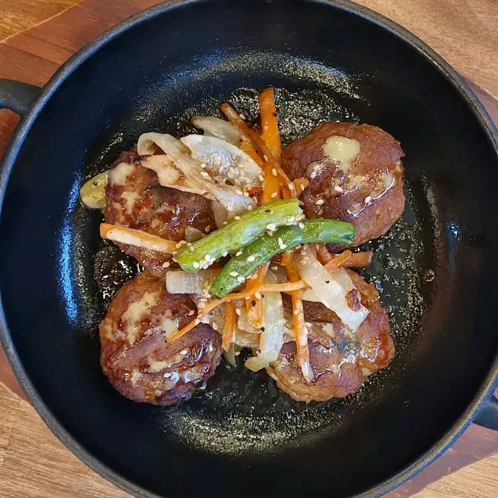 제육볶음과 야채