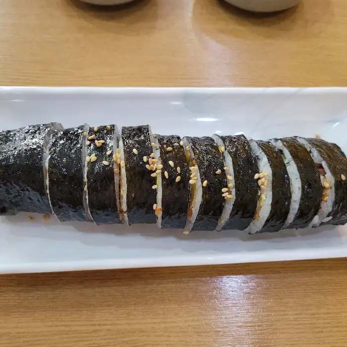 잘 썰어진 김밥