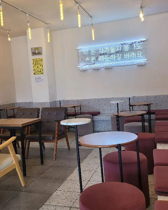 카페 내부 테이블
