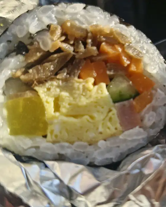 푸짐한 참치김밥