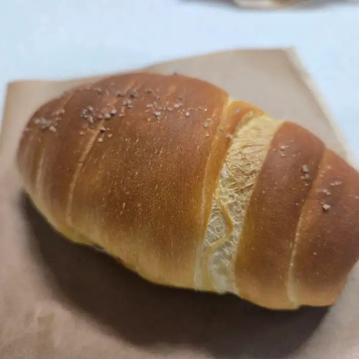 소금빵 클로즈업 사진