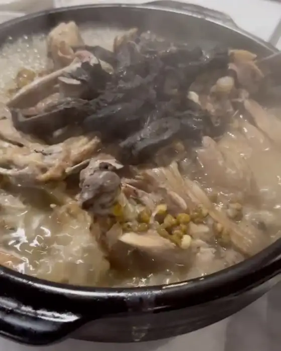 능이백숙 모습