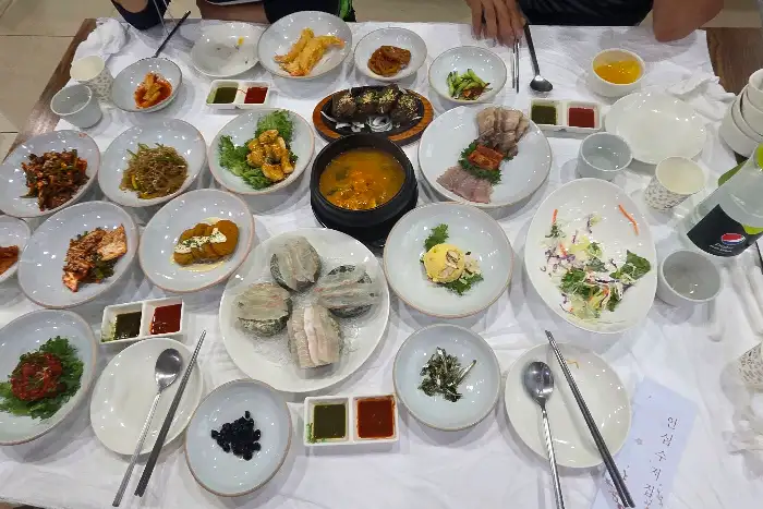정갈한 꼬막 비빔밥