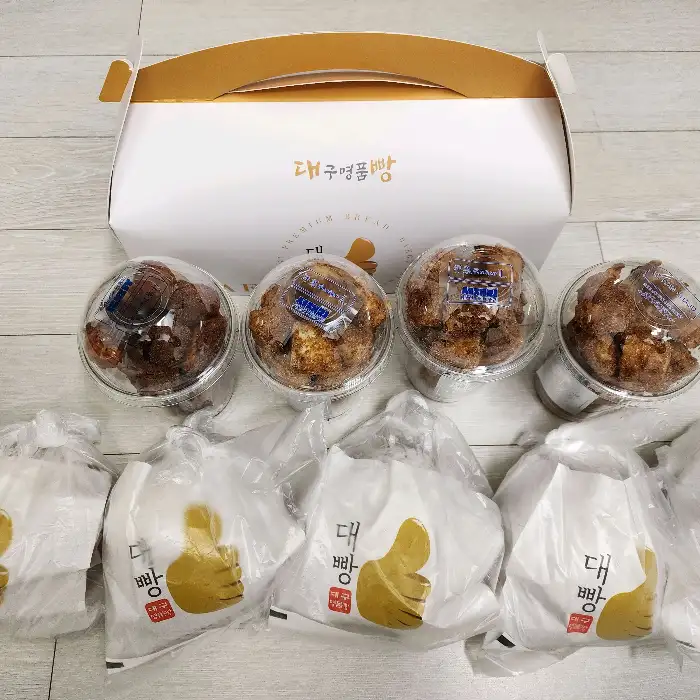 포장된 빵 세트