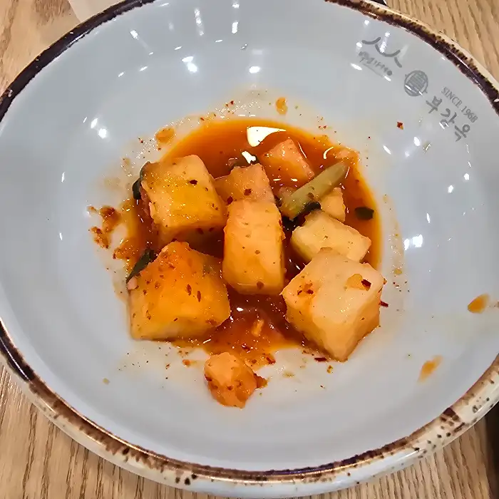 먹음직스럽게 양념된 깍두기
