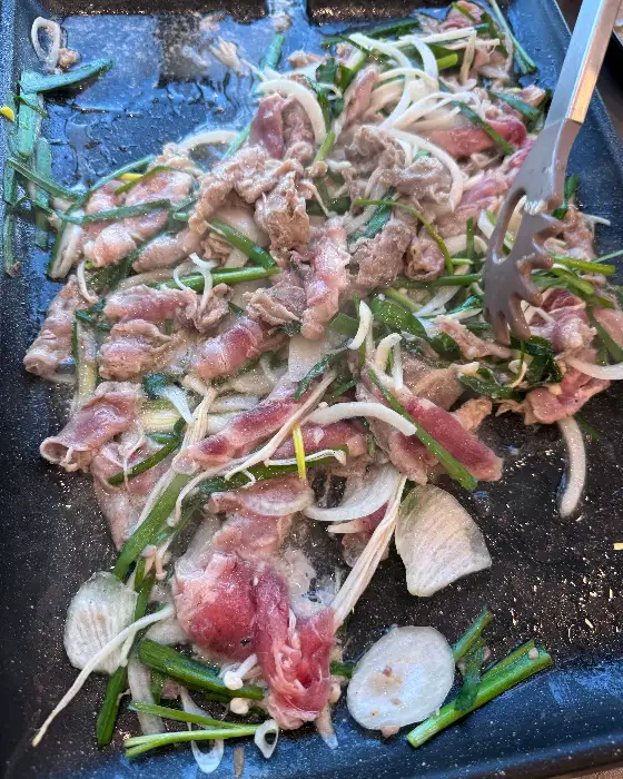김천 무학산오리하우스 간장 오리불고기 굽는 모습