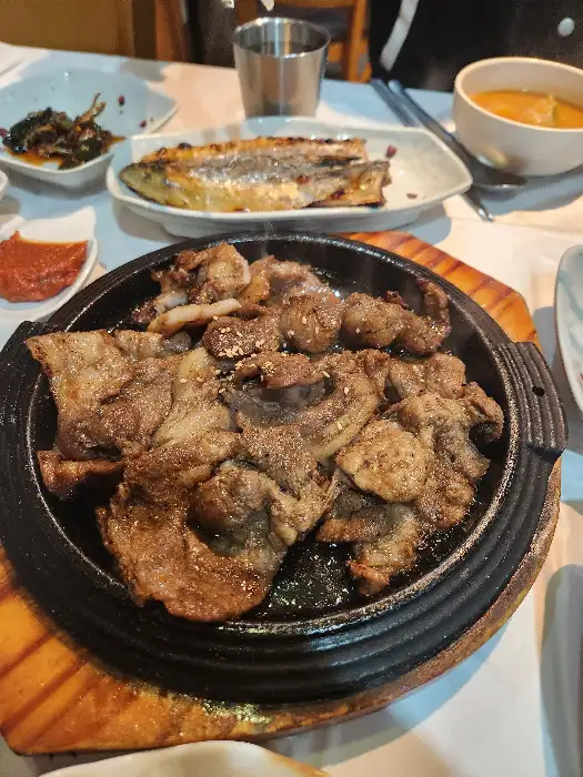 고슬고슬하게 볶아진 볶음밥