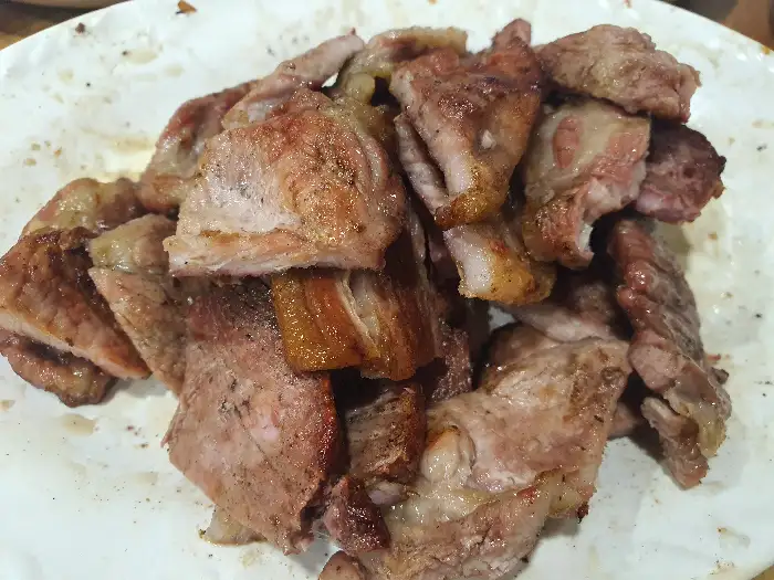 맛있게 구워진 숯불 바베큐