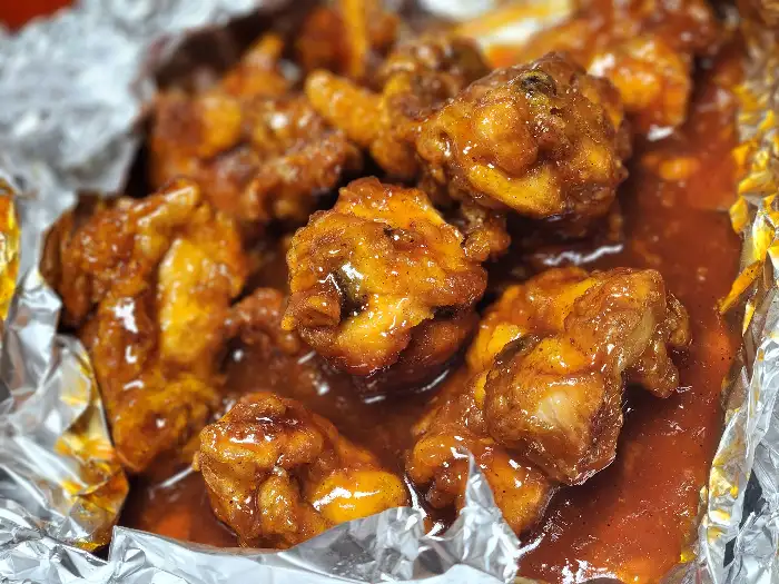 푸짐하게 담긴 치킨