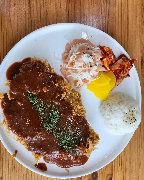 돈까스 접시 항공샷