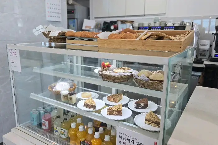 진열된 다양한 베이커리류