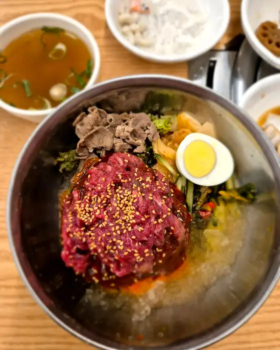 돼지갈비와 함께 나온 냉면