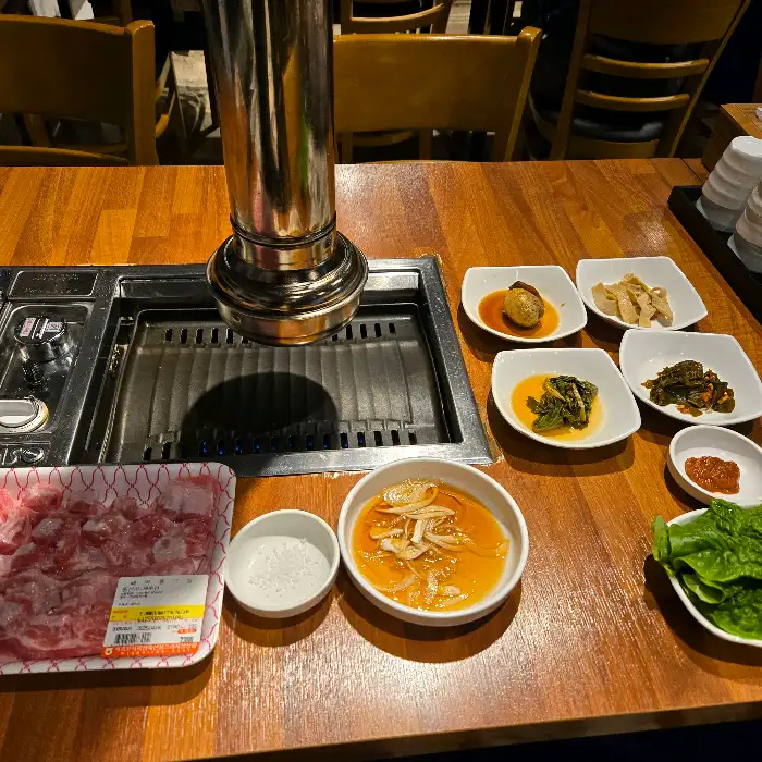 불판 위 고기