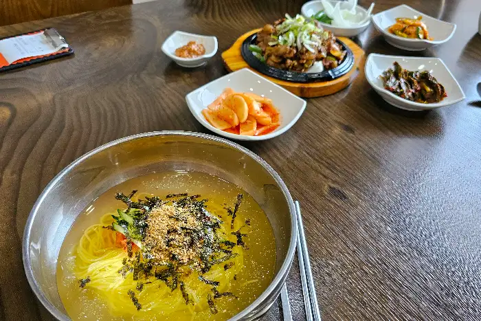 돌솥밥 비주얼