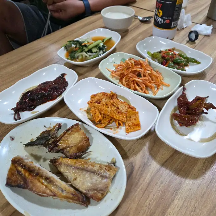 먹음직스럽게 구워진 고등어 토막