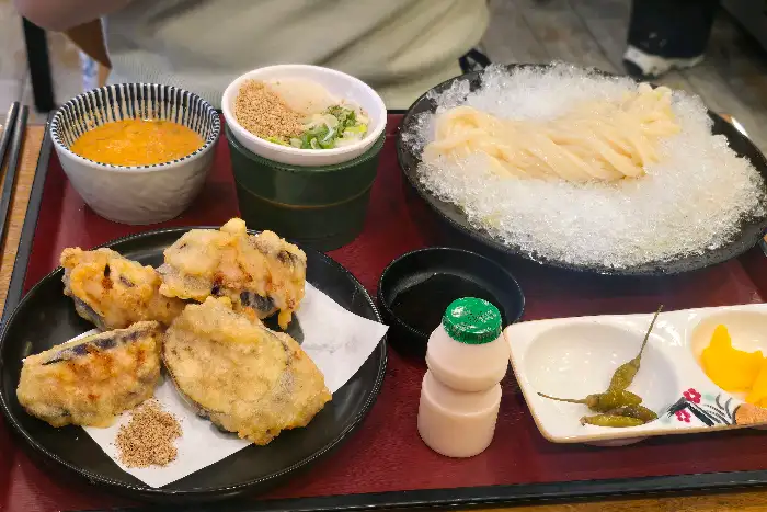 우동과 튀김 세트
