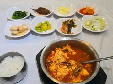 모악산 맛집 ‘단군나라’: 푸짐한 두부 요리와 황칠 삼계탕에 속이 든든!