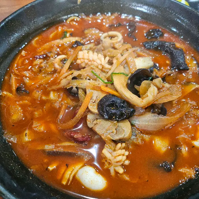 푸짐한 해물짬뽕