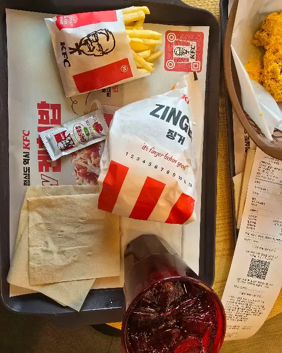 KFC 햄버거와 콜라