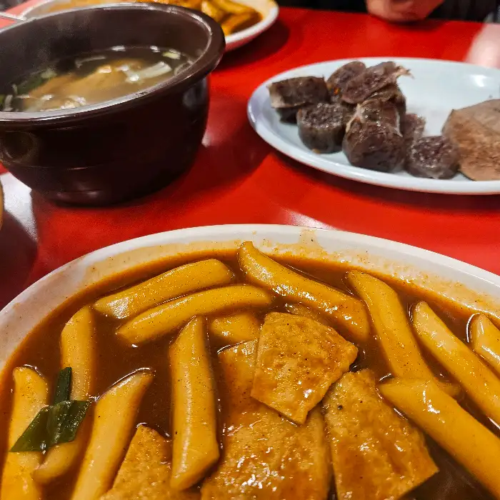 홍이네 떡볶이 골고루 투 디테일 샷