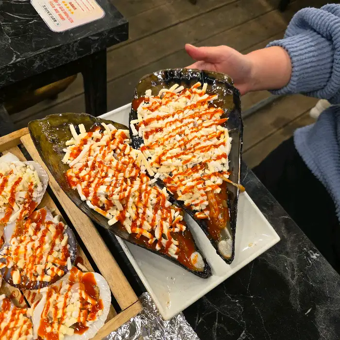 치즈 듬뿍 올린 조개구이