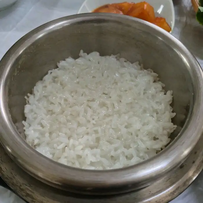 갓 지은 여주 돌솥밥
