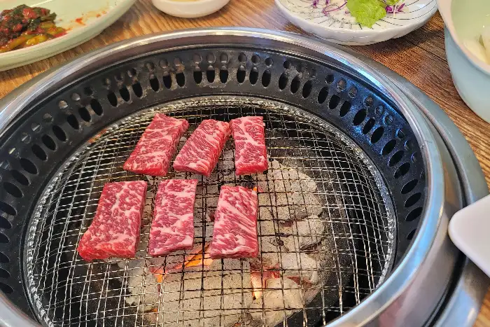 불판 위 한우