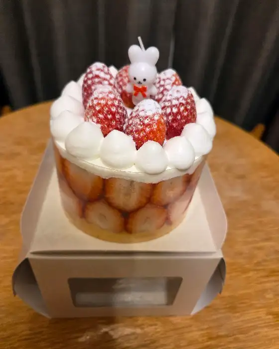 딸기 생크림 케이크 윗부분