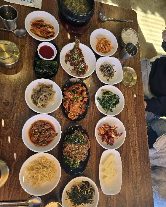 정갈하게 차려진 한상