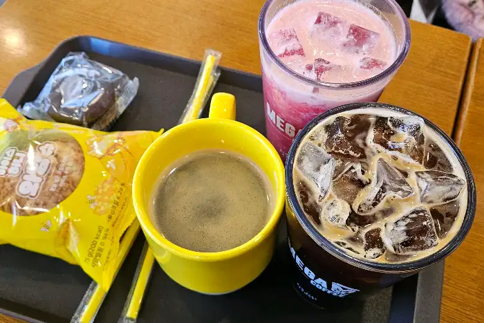 다양한 음료와 디저트