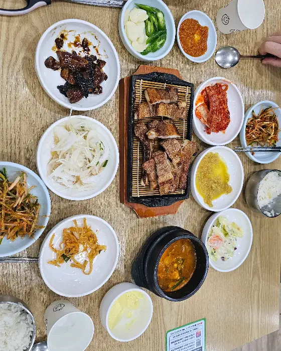 초벌되어 나오는 석갈비
