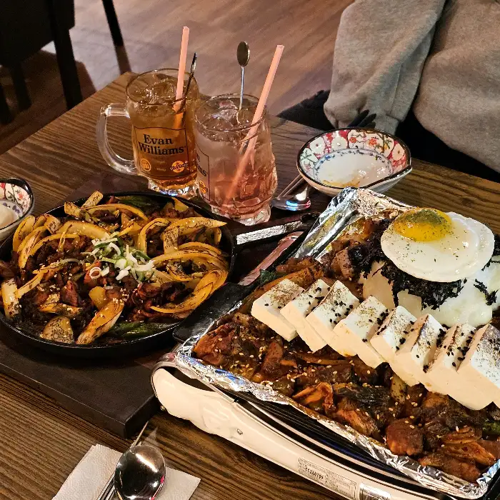 돼지김치구이와 치즈볶음밥