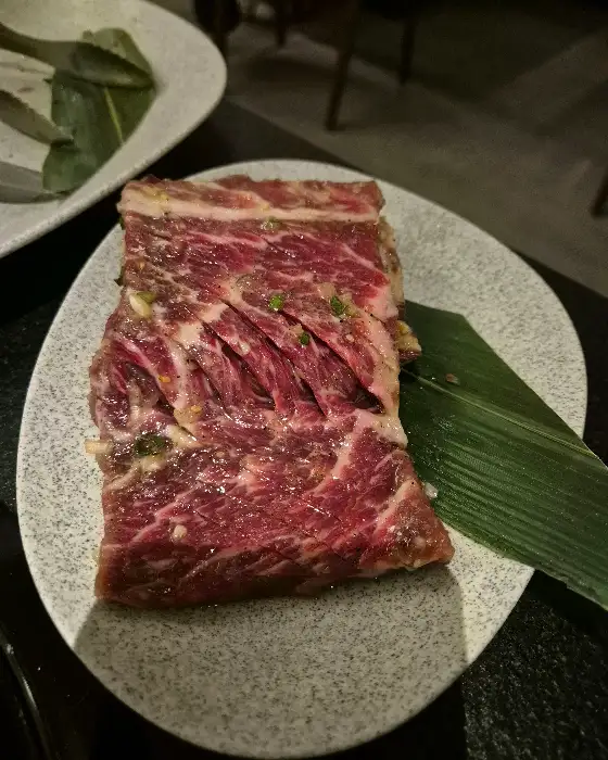 육즙 가득한 꽃갈빗살 단면