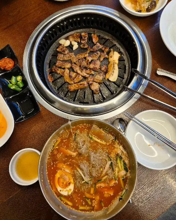 애플트리 돼지갈비와 냉면