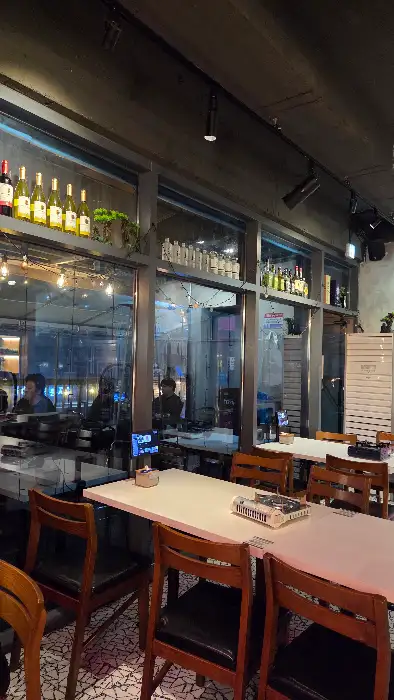 푸짐하게 차려진 육회의전당 한 상차림