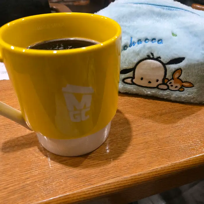 따뜻한 아메리카노 잔