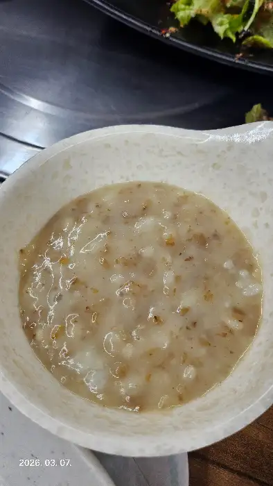 보리밥과 신선한 나물