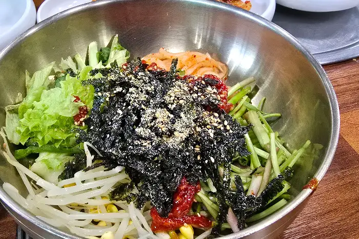 먹음직스러운 육회비빔밥