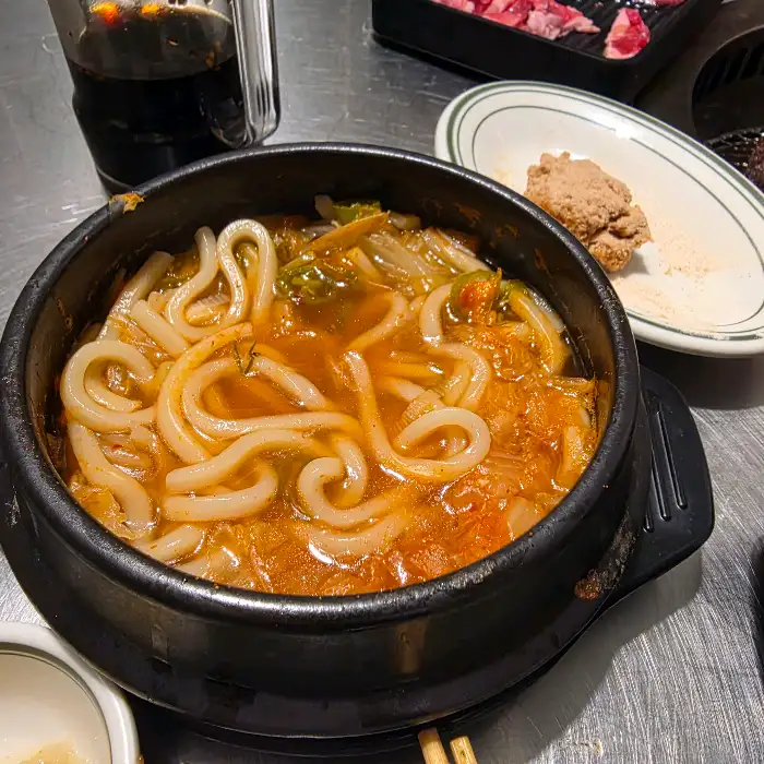 푸짐한 양의 우동 전골