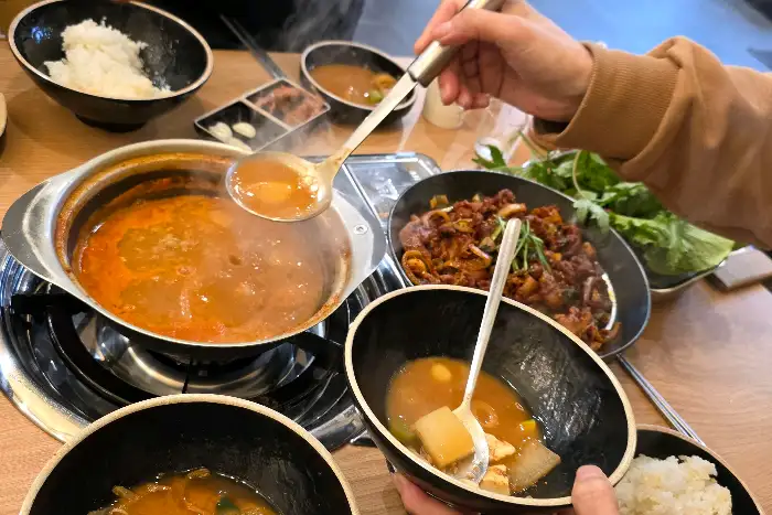 김치찌개와 두루치기