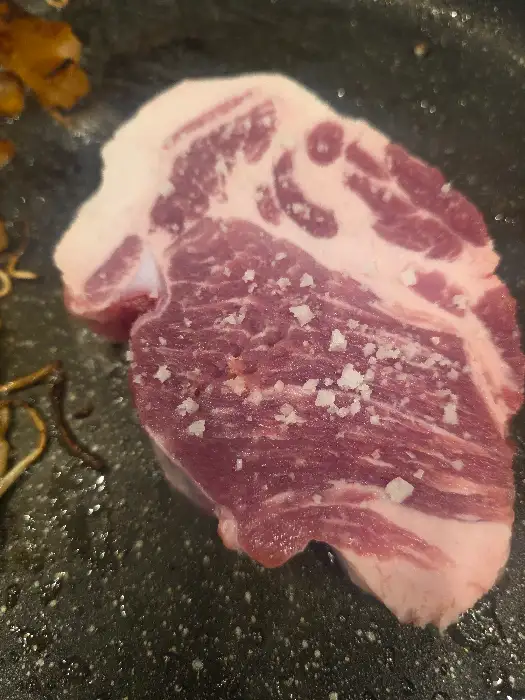 신선한 목살의 단면