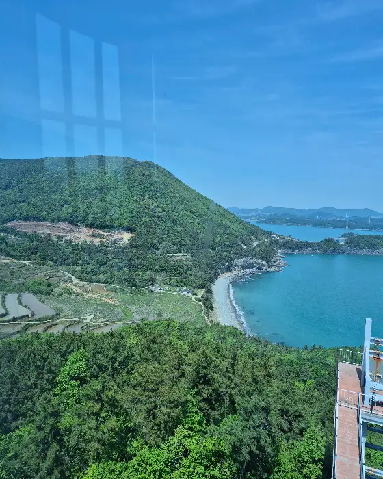 카페 나로와에서 바라본 바다 풍경