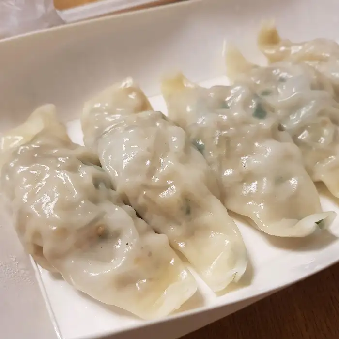 김이 나는 고기 만두