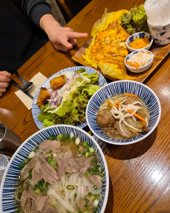 푸짐한 베트남 음식 한상차림