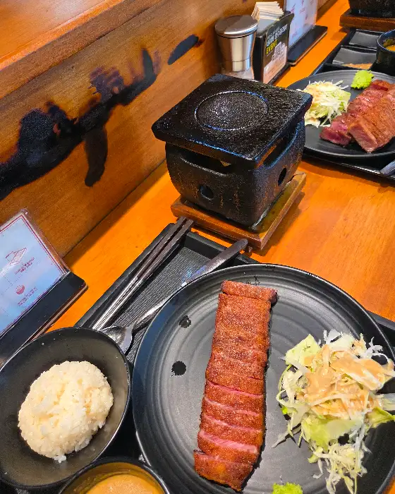 화로에 올라가 익어가는 규카츠